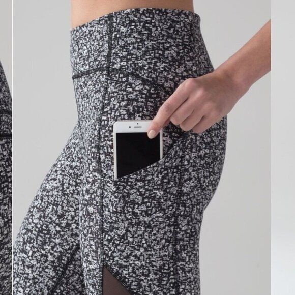 Lululemon Sole Training 7/8 TightDaisy Dust Alpine White Black / Black Size 6 - Picture 7 of 16